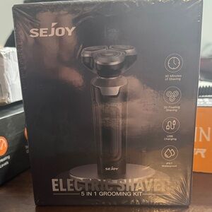 Black Electric Shaver 5 in 1 Grooming Kit